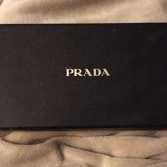 Large Prada wallet - Picture 1 of 6